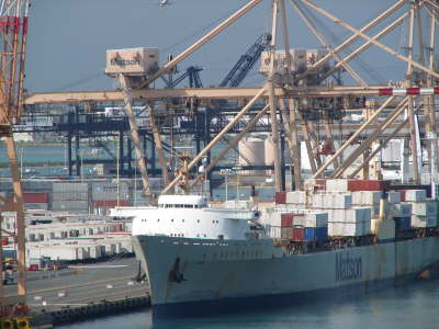 Hawaii Container Ship unloads